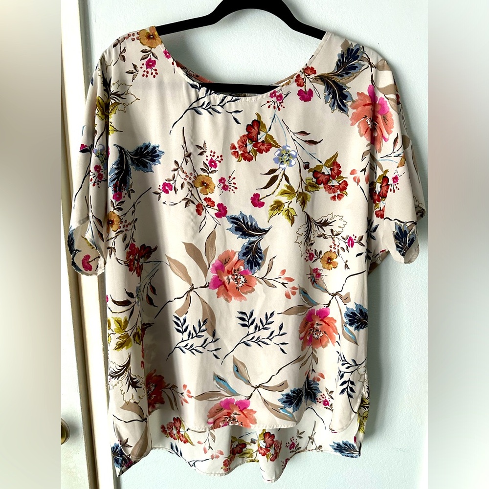DR2 Women’s floral top